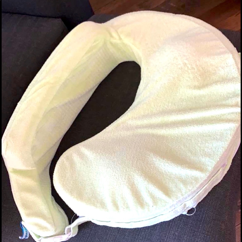 My breast friend nursing pillow. 2 covers EUC.